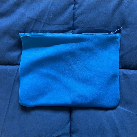 Blue Triangl Swimwear Bag – Neoprene, Water-Resistant & Stylish - Picture 3 of 4